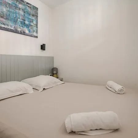 Apartment Le 302 *